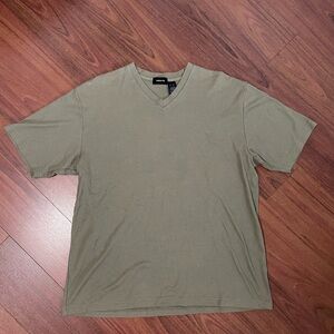 men's Claiborne V-neck t-shirt in olive green xxl